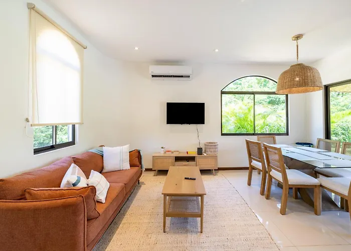 Casa Callie- 3 Bedroom House With Pool