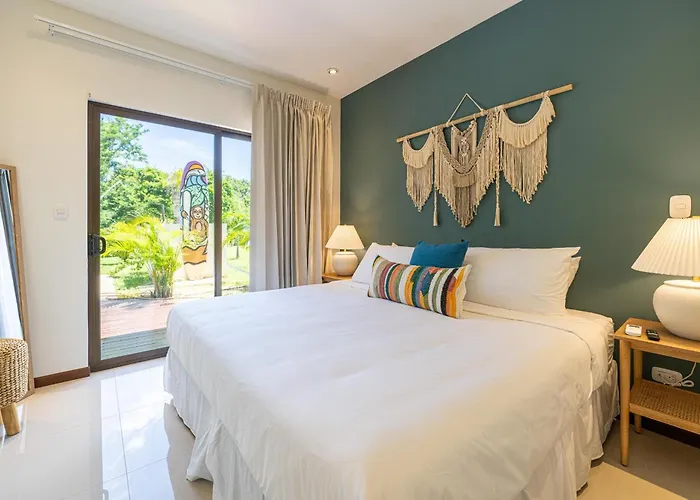 Сasa de vacaciones Casa Callie- 3 Bedroom House With Pool